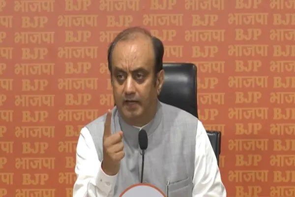 50 साल बाद भी -1संविधान को कूड़ेदान में फेंकने की आदत से बाहर नहीं निकल पाया विपक्ष : सुधांशु त्रिवेदी