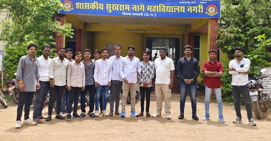 (धमतरी) एनएसयूआई ने कॉलेज में विभिन्न रूपों में फीस वृद्धि के विरोध में प्रभारी प्राचार्य से चर्चा की