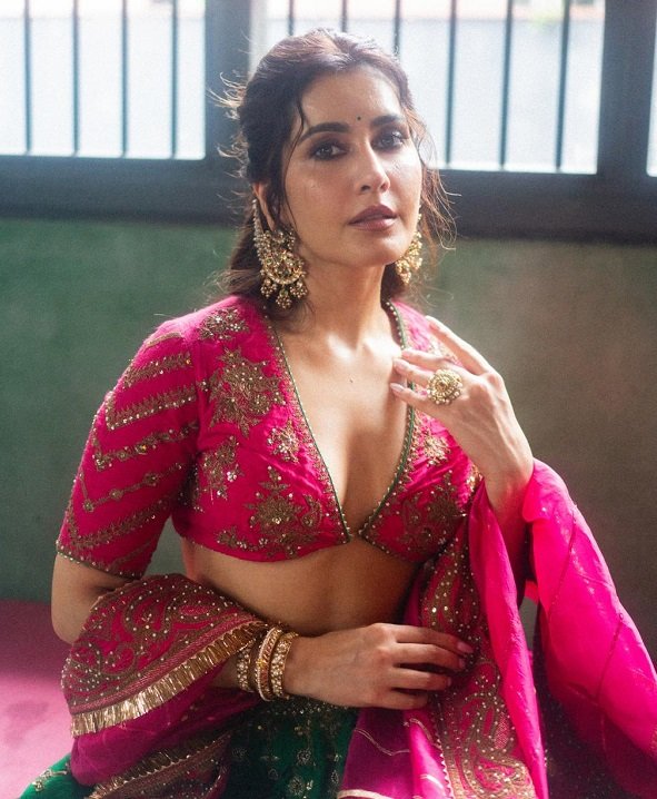 फेस्टिव सीजऩ में क्या पहनना है? राशि खन्ना हैं आपकी परफेक्ट स्टाइल गाइड!