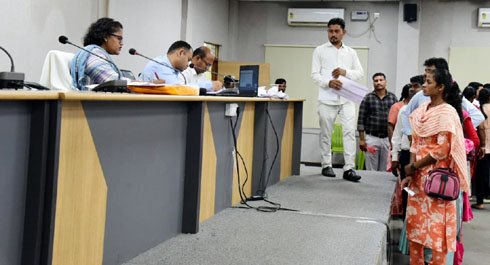 (कोण्डागांव) जनदर्शन में कलेक्टर ने सुनी ग्रामीणों की समस्याएं