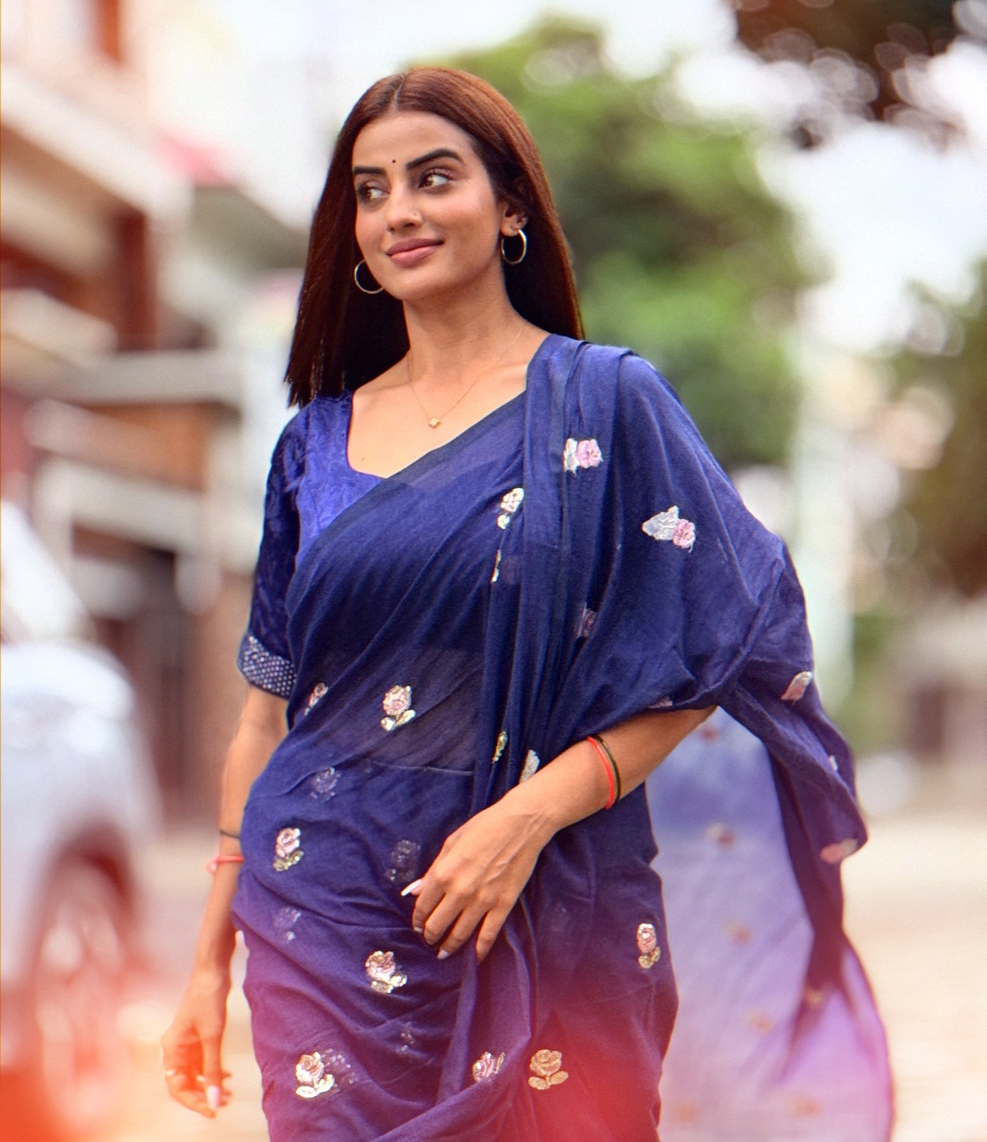 नीले रंग की साड़ी में अक्षरा सिंह को देख फैंस बोले, क्लासिक ब्यूटी तो इसे कहते हैं