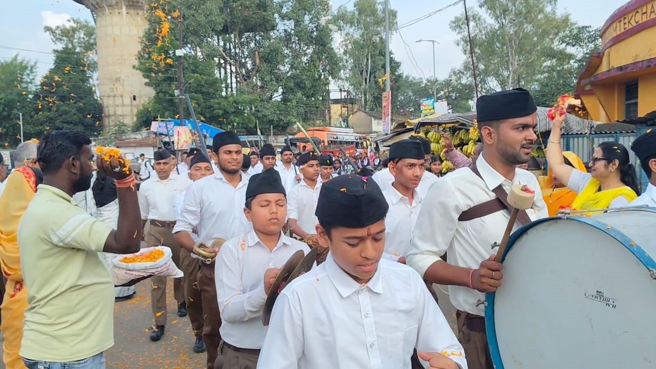 (मनेंद्रगढ़)  राष्ट्रीय स्वयंसेवक संघ के शताब्दी वर्ष पर मनेंद्रगढ़ में भव्य पथ संचलन— स्वयं सेवकों ने दिया राष्ट्र समर्पण का संदेश