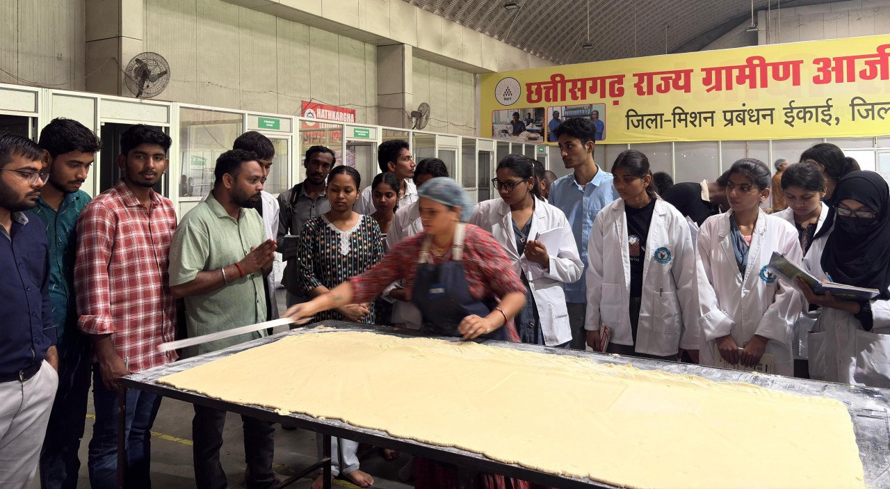 (रायपुर) दीदियों ने तीन माह में किया 12 लाख का कारोबार