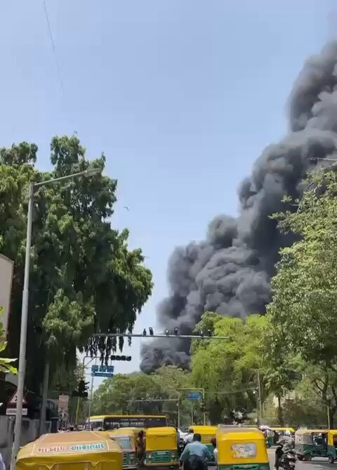 गुजरात के अहमदाबाद में एयर इंडिया का विमान दुर्घटनाग्रस्त, 133 लोगों की मौत की आशंका