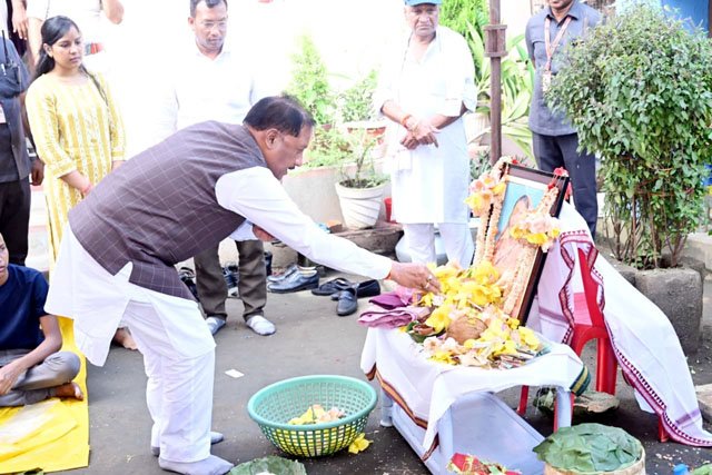 (जशपुरनगर) मुख्यमंत्री ने दिवंगत शशिकला साय को दी श्रद्धांजलि