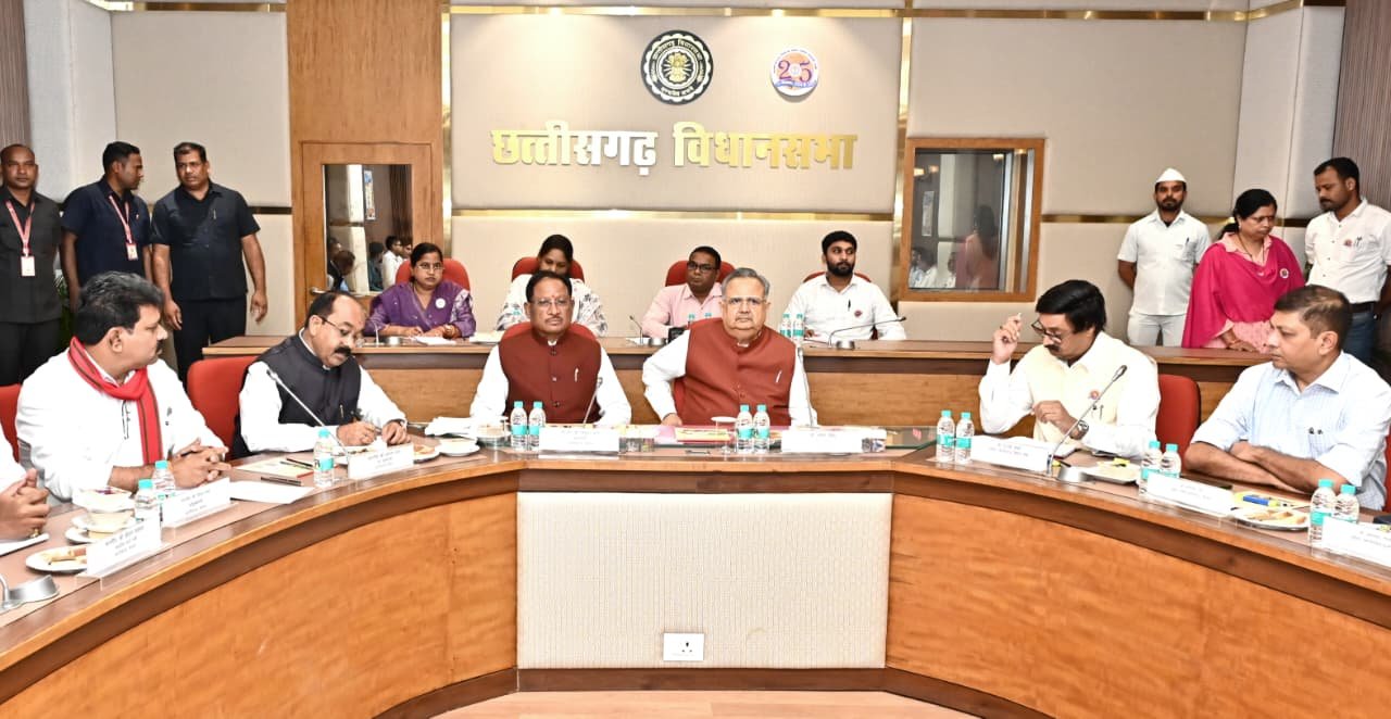 (रायपुर) प्रधानमंत्री श्री नरेन्द्र मोदी के छत्तीसगढ़ आगमन की तैयारियों को लेकर उच्च स्तरीय बैठक सम्पन्न