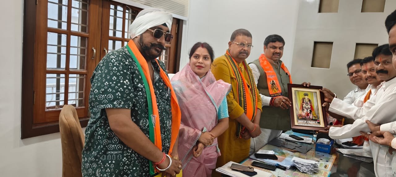 (नगरी) शिक्षा मंत्री से मिले नगर पंचायत अध्यक्ष बंलजीत छाबड़ा, शालाओं व नगरी विकास संबंधी समस्याओं पर किया आग्रह