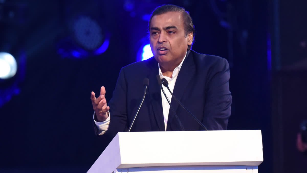 मुकेश अंबानी ने लगातार दूसरी बार भी किया टॉप, अडानी पिछड़े, दूसरे नंबर पर बिरला