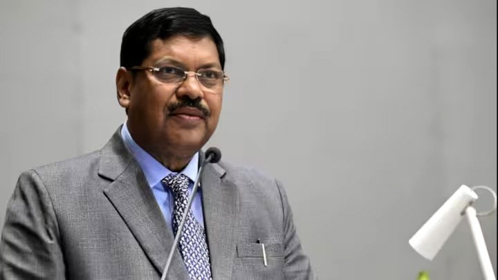 न्यायिक सक्रियता न्यायिक आतंकवाद में नहीं बदलनी चाहिए