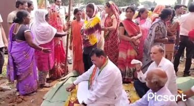 (कोरबा) मंत्री जयसिंह ने पांच साल पहले का वादा नहीं निभाया: कुंआभ_ा में कड़ा विरोध, कार्यक्रम करना पड़ा निरस्त