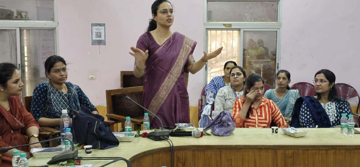(रायपुर) बलौदाबाजार में मेनोपॉज़ पर कार्यशाला, महिलाओं ने विशेषज्ञों से लिए सुझाव