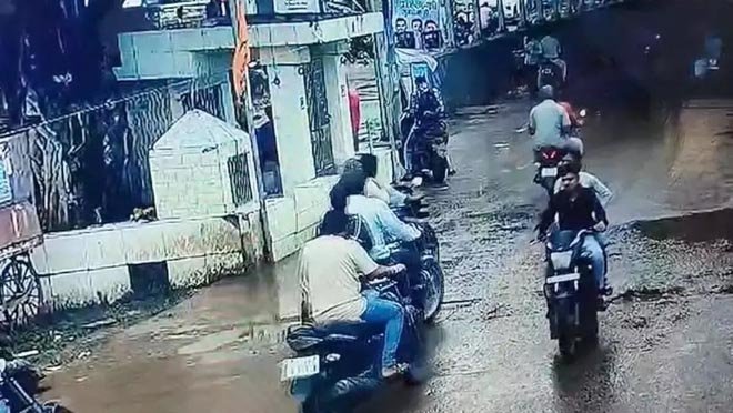 (बलौदाबाजार) व्यापारी से दिनदहाड़े पांच लाख की उठाईगिरी