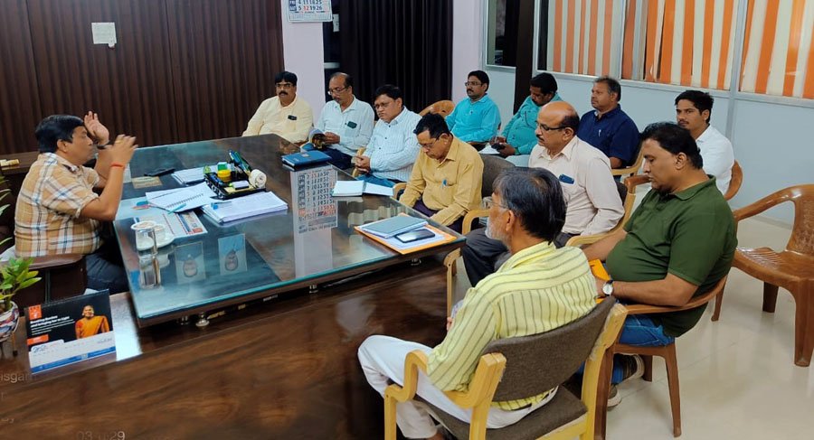 (दुर्ग) विकास कार्यो की समीक्षा:शहर में संचालित विकास कार्यो को तीव्र गति से पूरा करें - आयुक्त