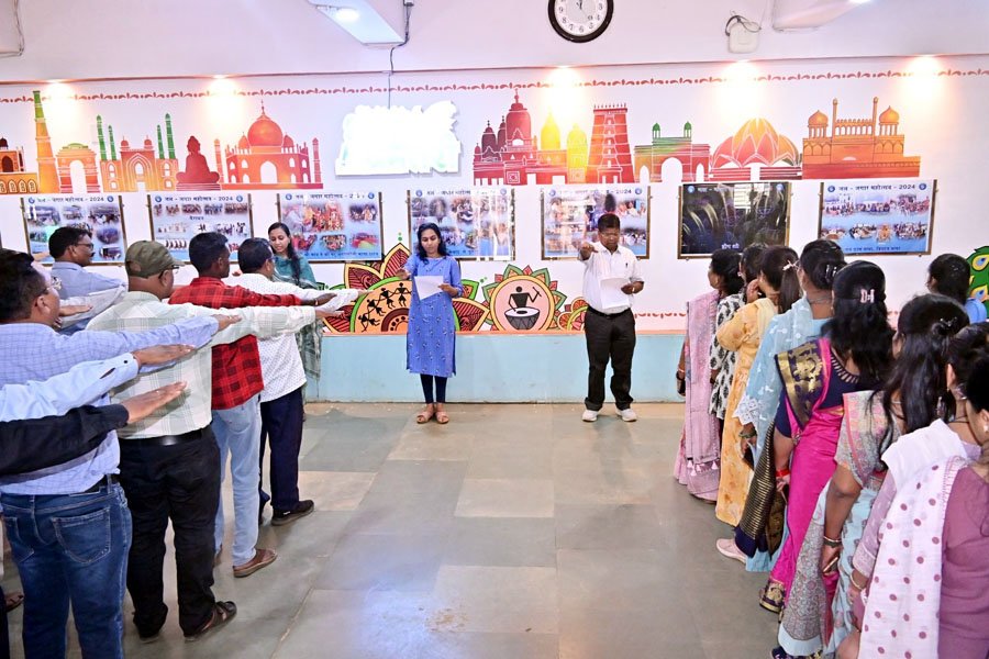 (धमतरी) कलेक्टर नम्रता गांधी ने अधिकारी, कर्मचारियों को दिलाई प्रतिज्ञा