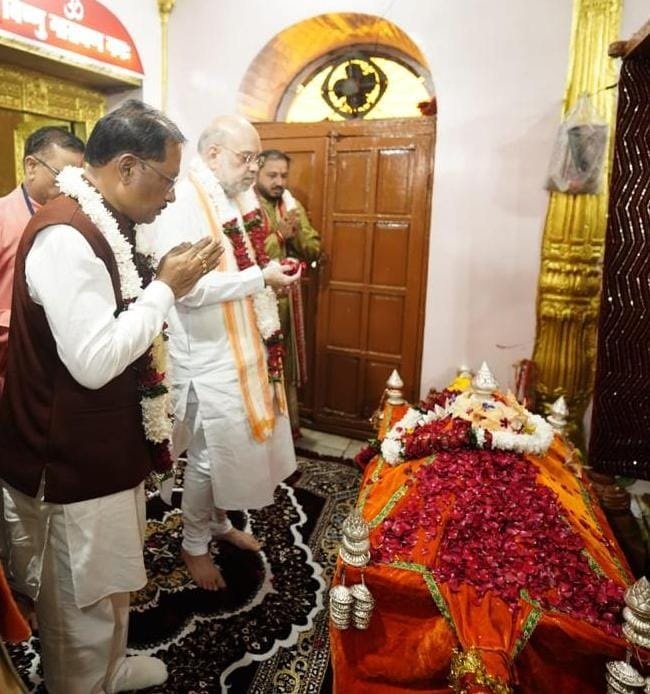  (रायपुर)केंद्रीय गृह मंत्री श्री अमित शाह और मुख्यमंत्री श्री विष्णुदेव साय ने मां दंतेश्वरी की पूजा-अर्चना कर देश-प्रदेश की सुख-शांति,