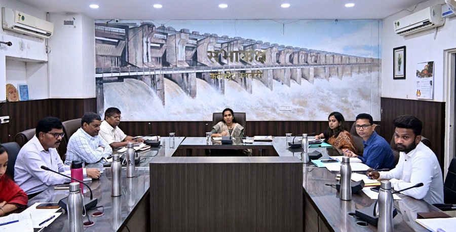 (धमतरी) राज्योत्सव कार्यक्रम के संबंध में कलेक्टर ने ली विभागीय बैठक