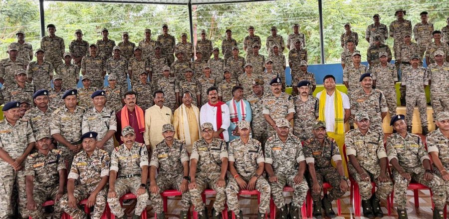 (रायपुर) माओवादियों से लोहा लेने वाले जांबाज जवानों से हुए रूबरू उपमुख्यमंत्री विजय शर्मा