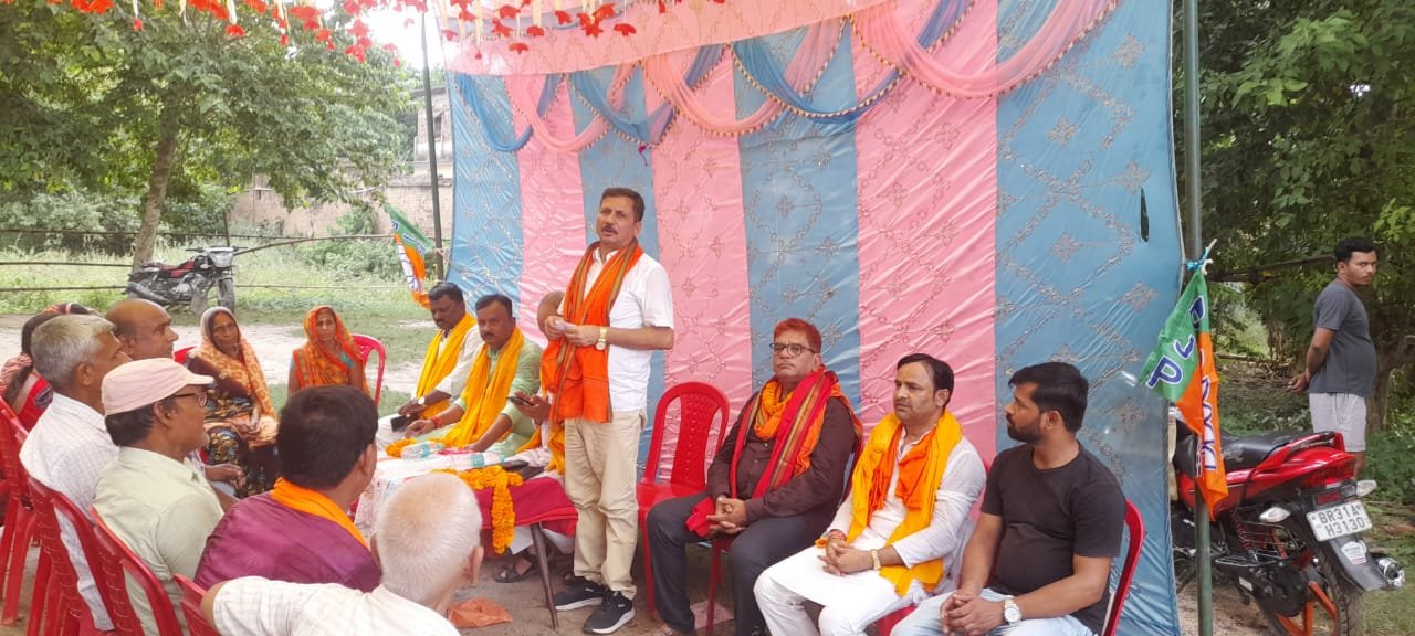 परसा विधानसभा के दरियापुर में भजपा कार्यकर्त्ता सम्मेलन बूथ सशक्तिकरण अभियान पौधा रोपण किया गया