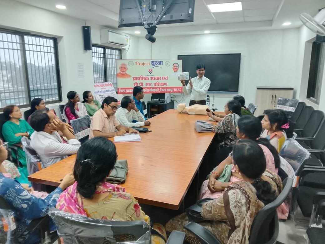 (रायपुर) प्रोजेक्ट सुरक्षा के तहत शासकीय कर्मचारियों को मिला जीवनरक्षक प्रशिक्षण