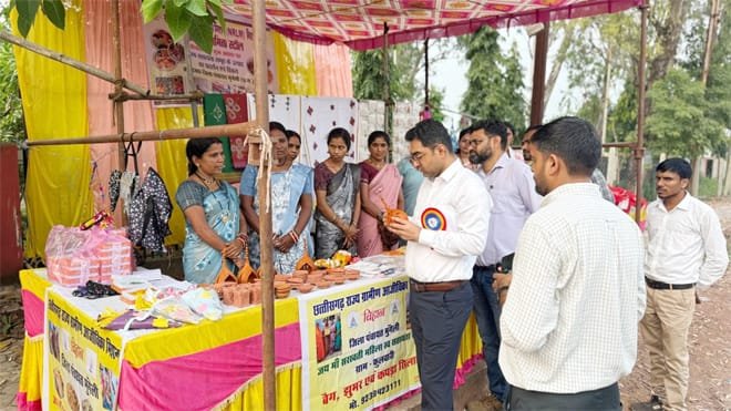 (रायपुर) दीवाली पर -1महिला उद्यमिता स्टॉल में झलकी बिहान की चमक, स्व-सहायता समूहों ने किया उत्पादों का प्रदर्शन एवं विक्रय