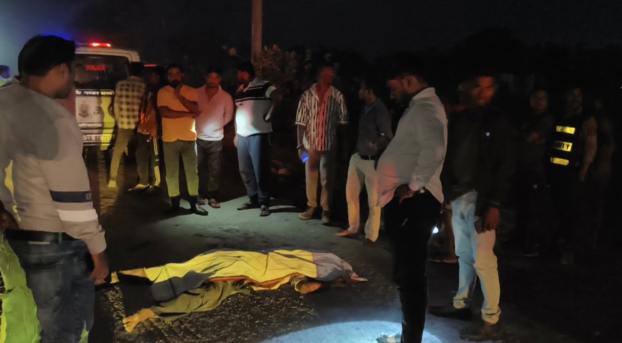 (कोरबा) ट्रक की चपेट में आकर बाइक सवार युवक की मौत, एक गंभीर