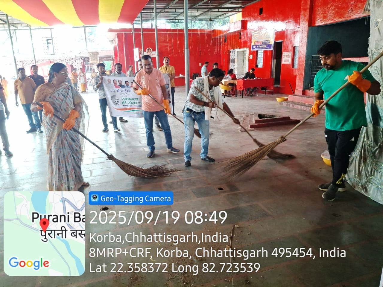 (कोरबा) स्वच्छता ही सेवा अभियान: मॉं सर्वमंगला मंदिर परिसर में महापौर एवं आयुक्त ने दी स्वच्छता की सेवा, किया साफ-सफाई का कार्य