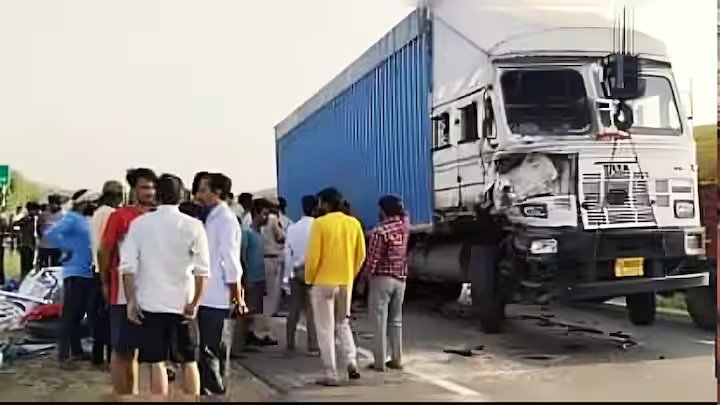 जयपुर में ट्रक-जीप की भीषण टक्कर, शादी करके लौट रहे दूल्हा-दुल्हन समेत 5 बारातियों की मौत