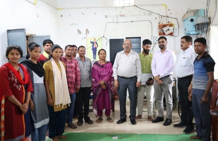  (बीजापुर)आदि कर्मयोगी अभियान के तहत ग्राम धनौरा में विकास कार्यों की समीक्षा
