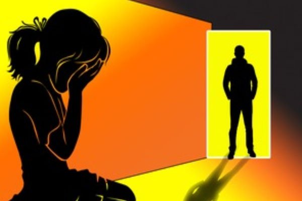 बच्ची के साथ यौन शोषण के मामले में सुरक्षा पर्यवेक्षक और क्लास टीचर हुए गिरफ्तार