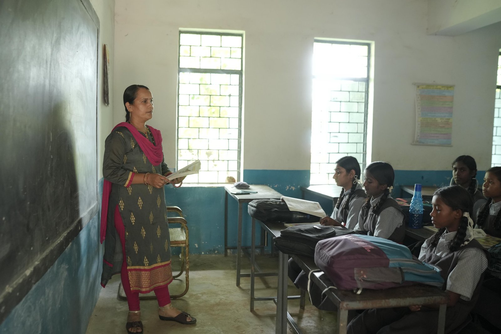 ﻿ (कोरबा) अब अंग्रेजी से नहीं लगेगा डर, युक्ति युक्तकरण से गांव के विद्यार्थियों की पढ़ाई हुई बेहतर