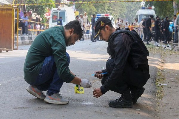 रोहिणी ब्लास्ट के बाद हाई अलर्ट पर दिल्ली, जांच में उतरी एनआईए ; गृह मंत्रालय ने मांगी रिपोर्ट