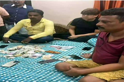 (कोलकाता) पांच लाख रुपये से अधिक की नकदी सहित 14 जुआरी गिरफ्तार