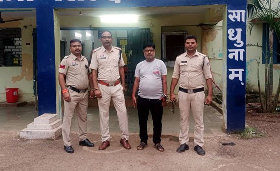 (रायपुर) क्रिकेट सट्टेबाजी में यश इलेक्ट्रॉनिक संचालक गिरफ्तार, 45 हजार की सामग्री जब्त