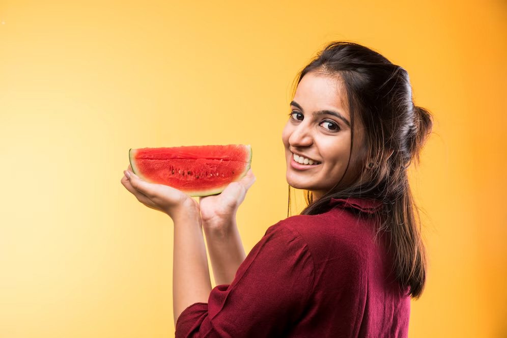 ﻿चेहरे पर तरबूज के छिलके रगडऩे से मिल सकते हैं ये 5 फायदे