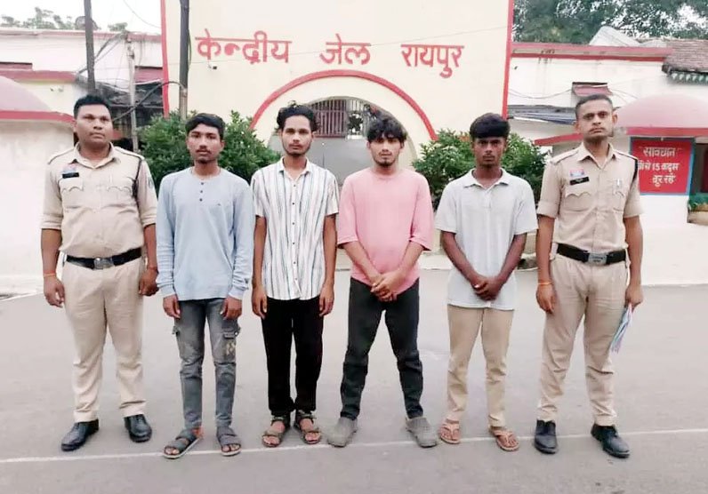 (रायपुर) साईंस कॉलेज में घूसकर मारपीट के मामले में फरार आरोपी गिरफ्तार