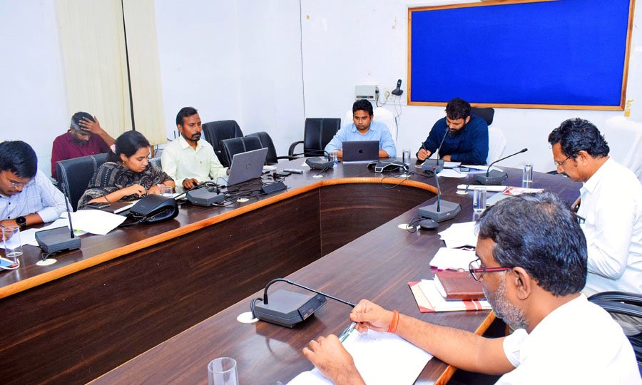 (जशपुरनगर) कलेक्टर ने सरगुजा क्षेत्र आदिवासी विकास प्राधिकरण के तहत संचालित विकासकार्यों की ली समीक्षा बैठक