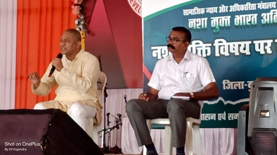 (दुर्ग) संकल्प शक्ति के साथ गायत्री मंत्र जाप, योग, ध्यान से नशा रुपी राक्षस से बचा जा सकता है - डॉ साव