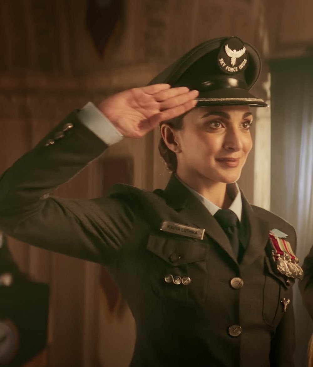 वॉर 2 के ट्रेलर में सेना की वर्दी पहने दिखीं कियारा आडवाणी, किरदार से उठा पर्दा 