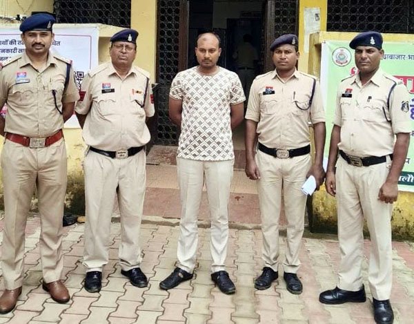 (बलौदाबाजार-भाटापारा) धोखाधड़ी की घटना को अंजाम देने वाले आरक्षक हेमंत नायक को किया गया गिरफ्तार