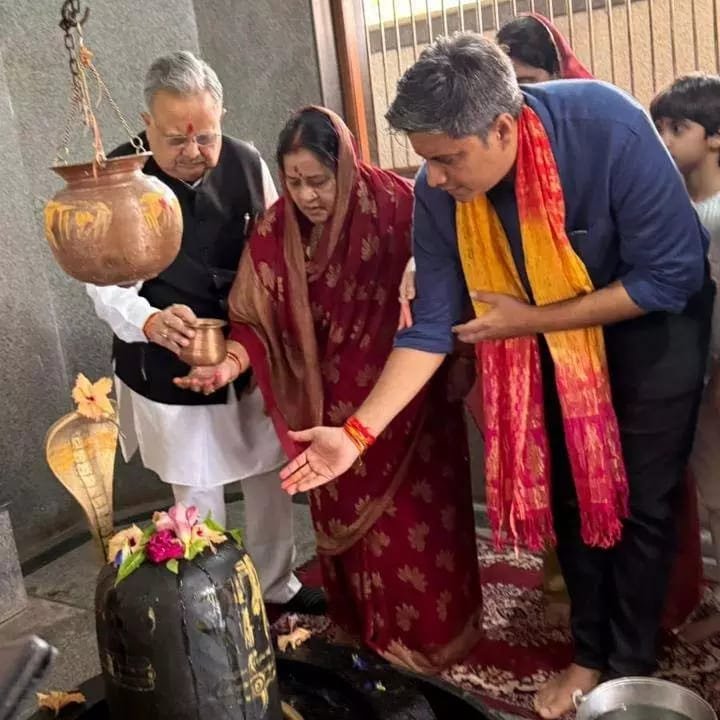 (रायपुर) विधानसभा अध्यक्ष डॉ. रमन सिंह ने नरक चतुर्दशी पर ठाठापुर में की पूजा