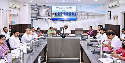 (धमतरी) कलेक्टर ने समयावधि, जनदर्शन पत्रों एवं पोर्टल एंट्री की समीक्षा की