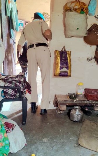 (राजनांदगांव) अटल आवास पेंड्री में पुलिस की दबिश,60 से अधिक घरों की ली तलाशी