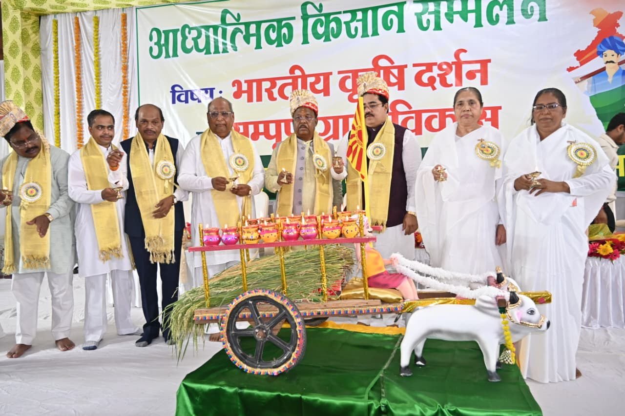 (धमतरी) ब्रह्मकुमारीज़ एवं कृषि विभाग द्वारा आयोजित किसान सम्मेलन में बोले  कृषि मंत्री - प्राकृतिक खेती से होगा सतत विकास, धमतरी कृषि परिवर्तन की दिशा में अग्रसर