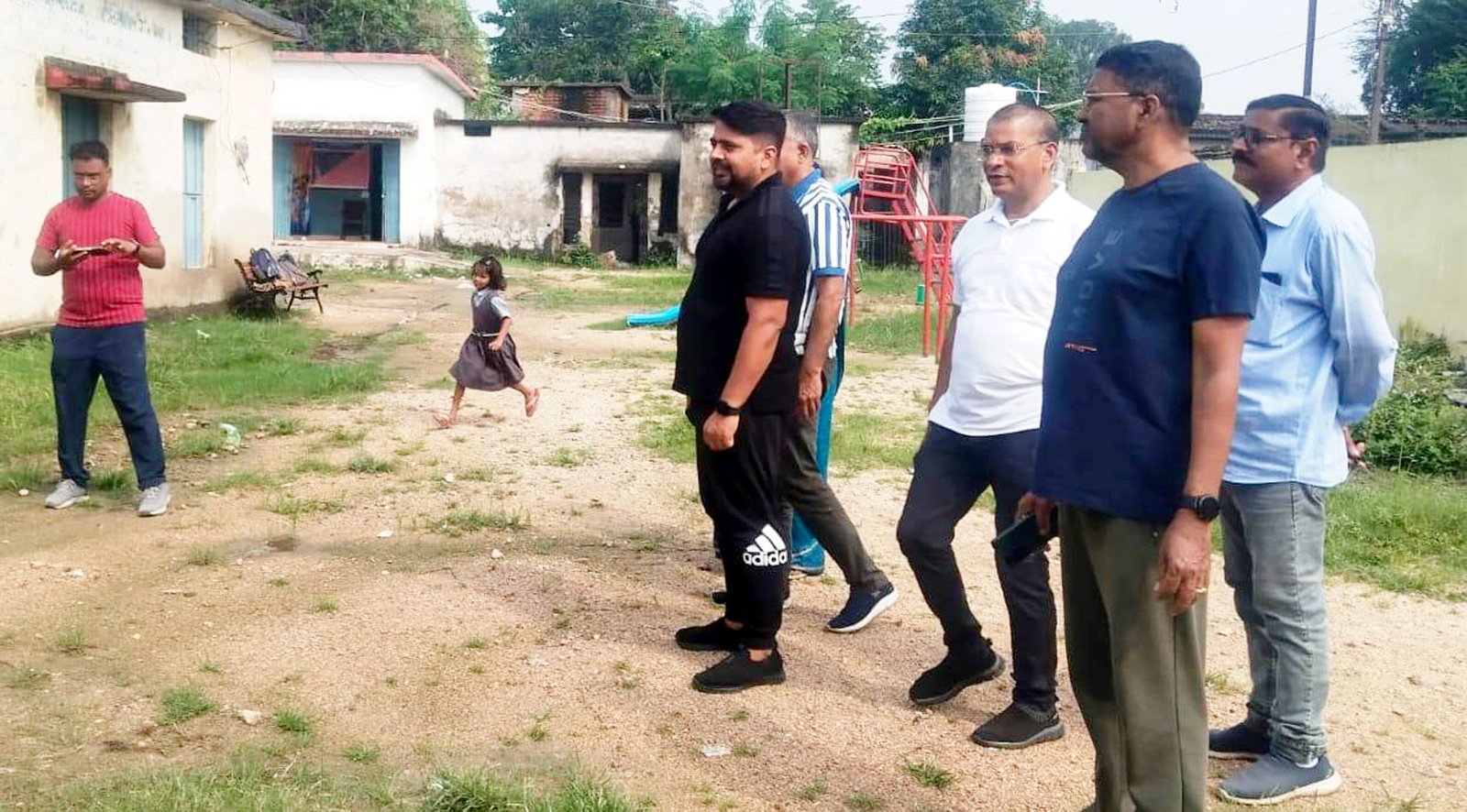 (कोरबा) शिवनगर रूमगरा वार्ड का भ्रमण कर आयुक्त आमजन की समस्याओं से हुए रूबरू