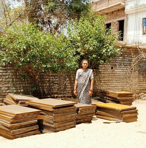(रायपुर)  सेंट्रिंग प्लेट्स से मिला दी रश्मि के सपनों को सहाराज्.