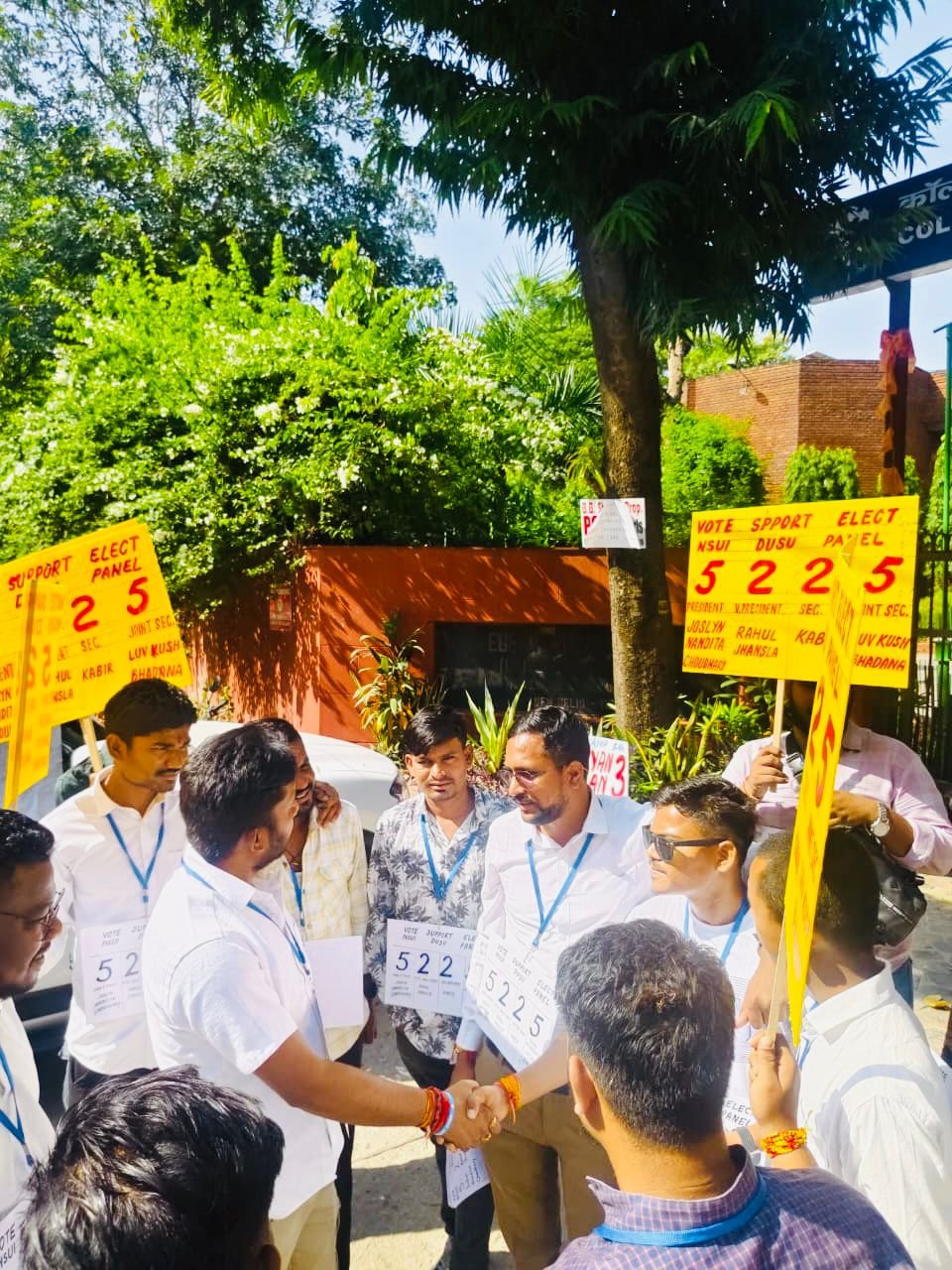 (धमतरी) दिल्ली विश्वविद्यालय चुनाव में सीवीएस कॉलेज में एनएसयूआई ने मांगा समर्थन, पैनल नंबर 5225 को वोट देने की अपील