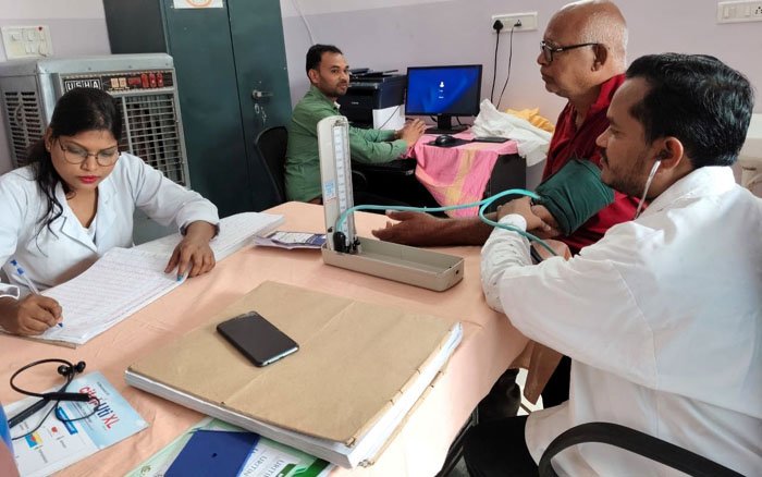 (जशपुरनगर) निरंतर भौतिक चिकित्सा से शारिरिक रूप से सक्षम नोवास मिंज