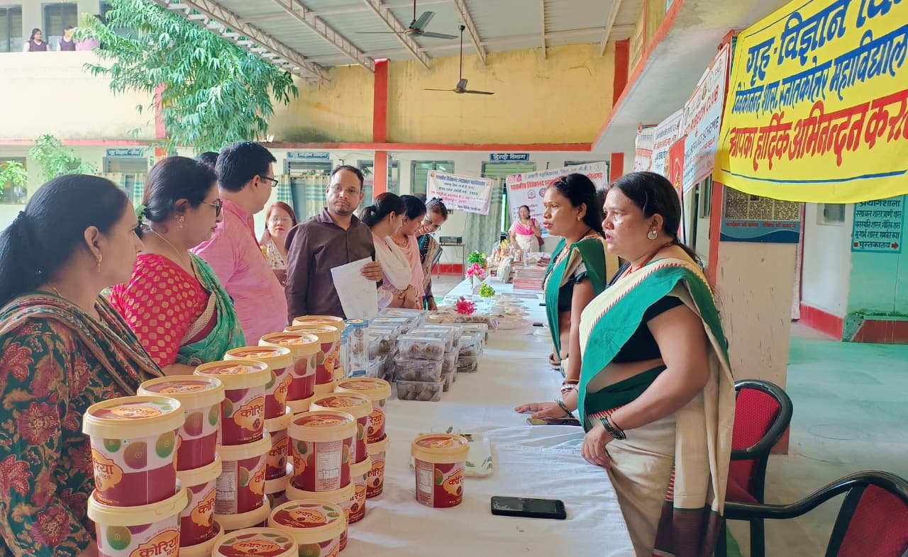  (एमसीबी/)विवेकानंद महाविद्यालय में संपन्न हुई आत्मनिर्भर भारत की प्रदर्शनी, मिलेट्स व्यंजनों ने खींचा सबका ध्यान