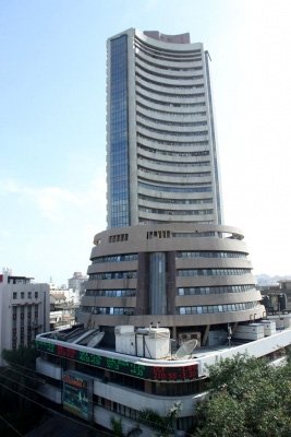 हल्की बढ़ोतरी के साथ खुला शेयर बाजार, सेंसेक्स 81 अंक ऊपर, निफ्टी 25,134 पर 