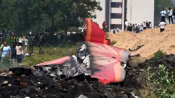 अहमदाबाद विमान हादसे की जांच करने बोइंग विशेषज्ञों की टीम गुजरात पहुंची
